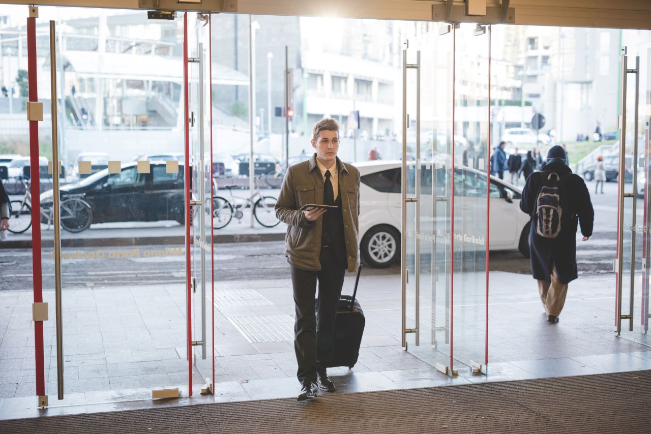 6 Reasons to Switch to an Automatic Door in 2024