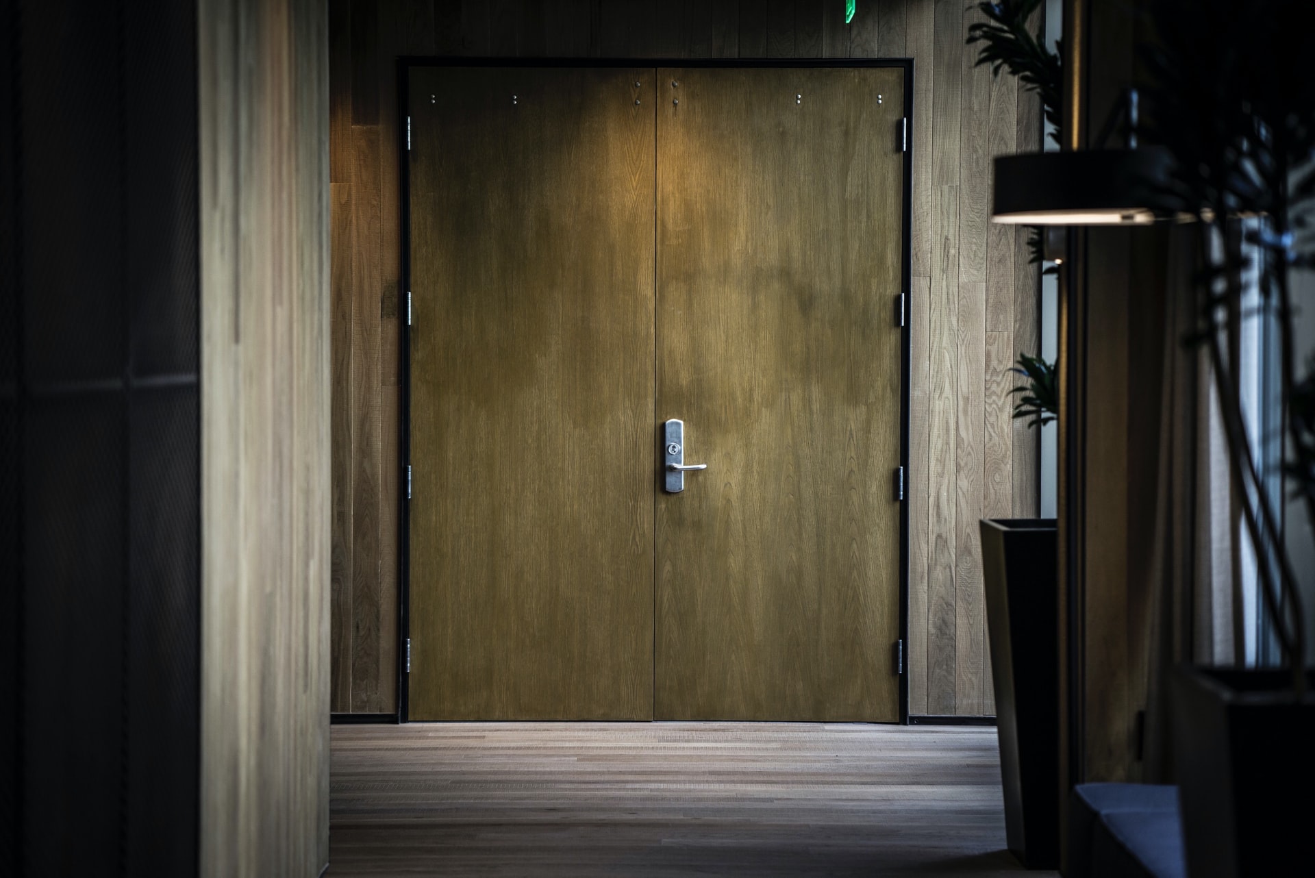 7 Commercial Door Cleaning Tips to Follow in 2026