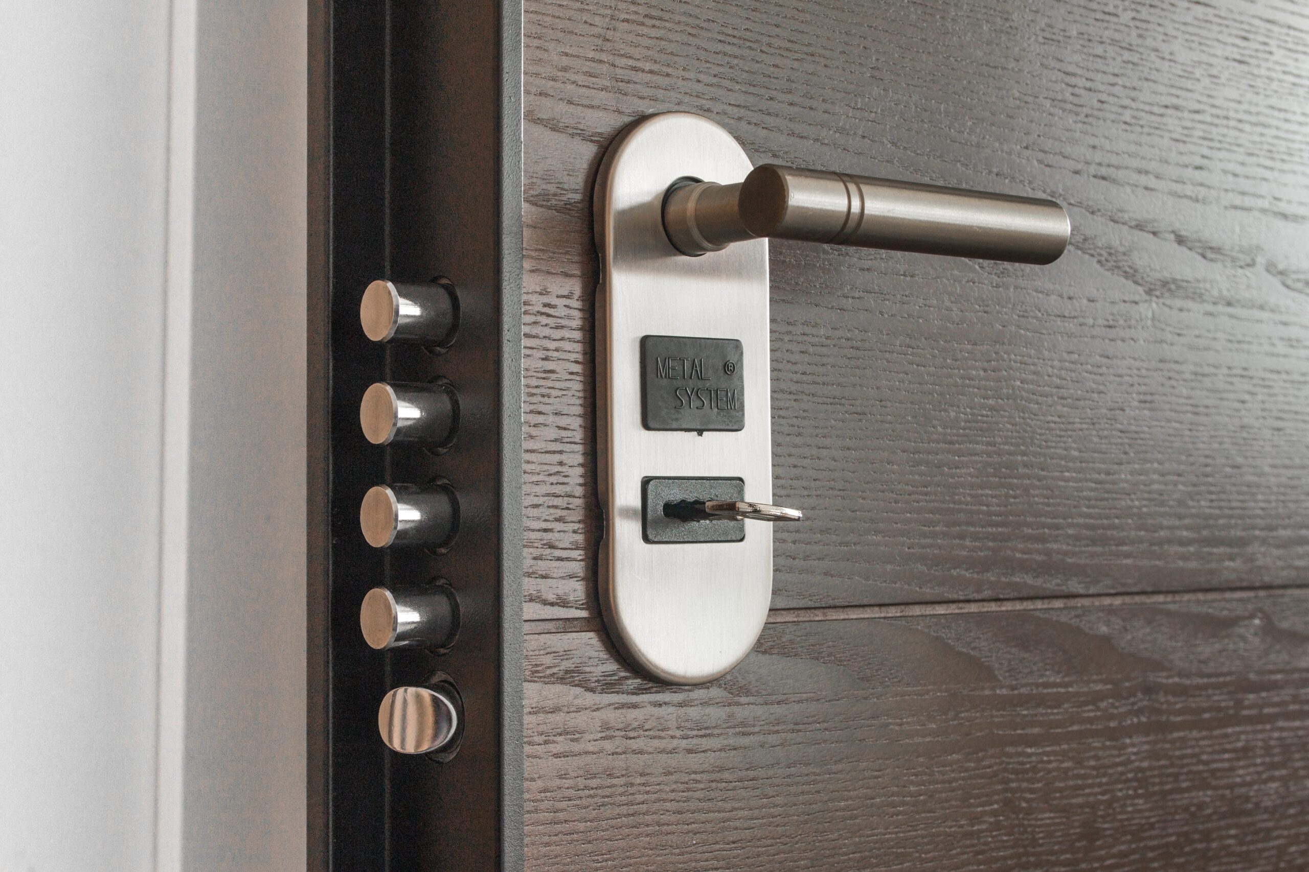4 Commercial Door Locks That You Need to Up Your Security in 2022