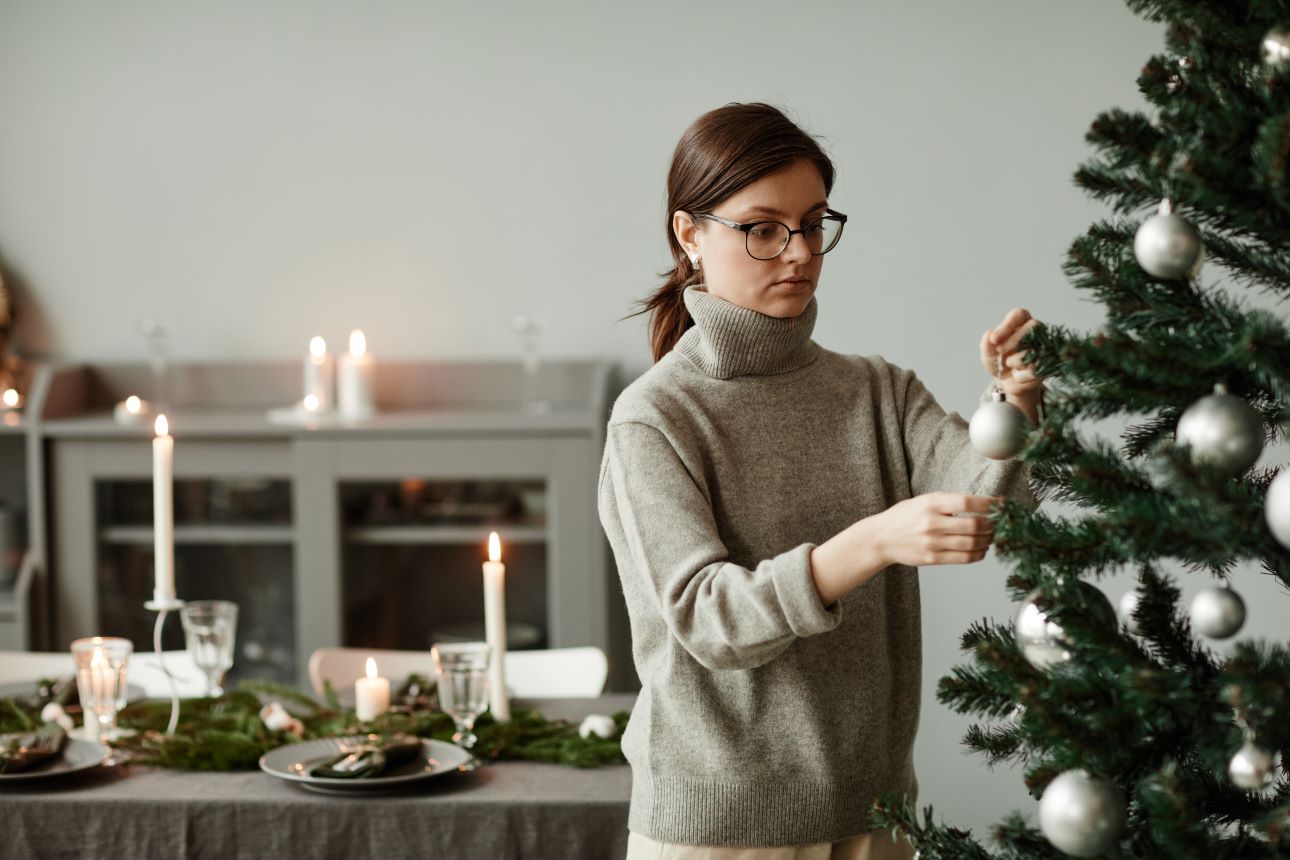 4 Unique Ways to Plan Christmas Decorations For The Office