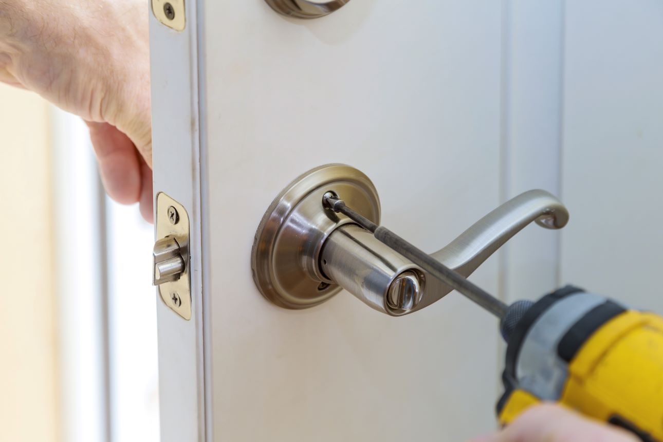 4 Key Signs of Commercial Door Damage